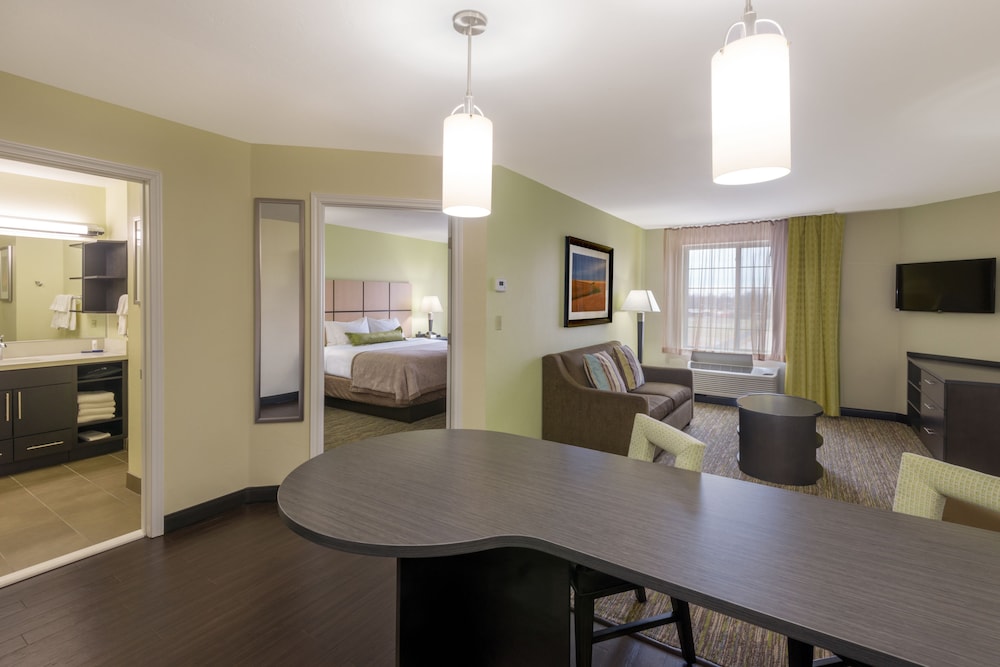 Candlewood Suites Midwest City 32/45