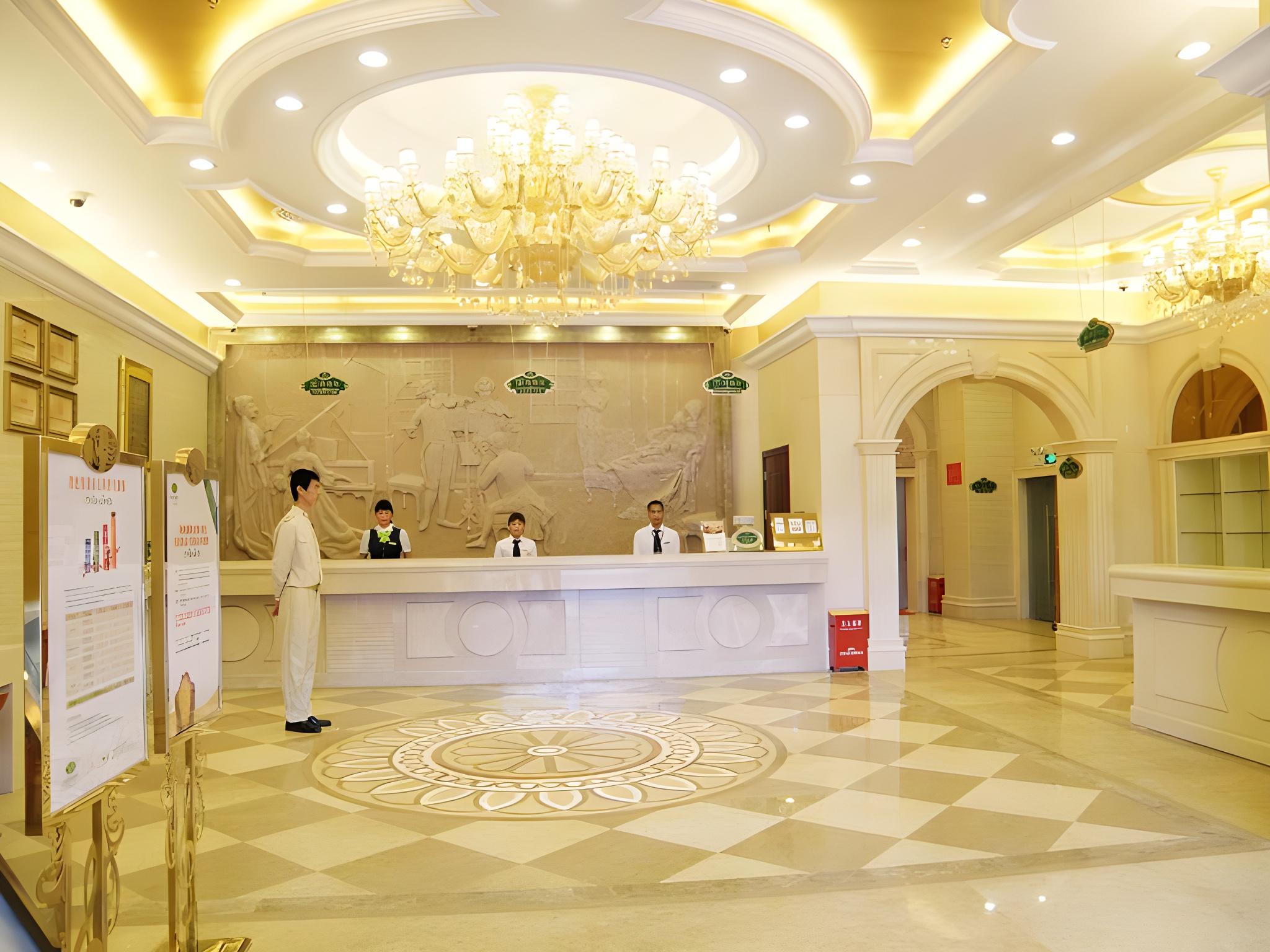 Vienna Hotel (Shenzhen Convention and Exhibition Center, Fuhai Qiaotou) 18/63