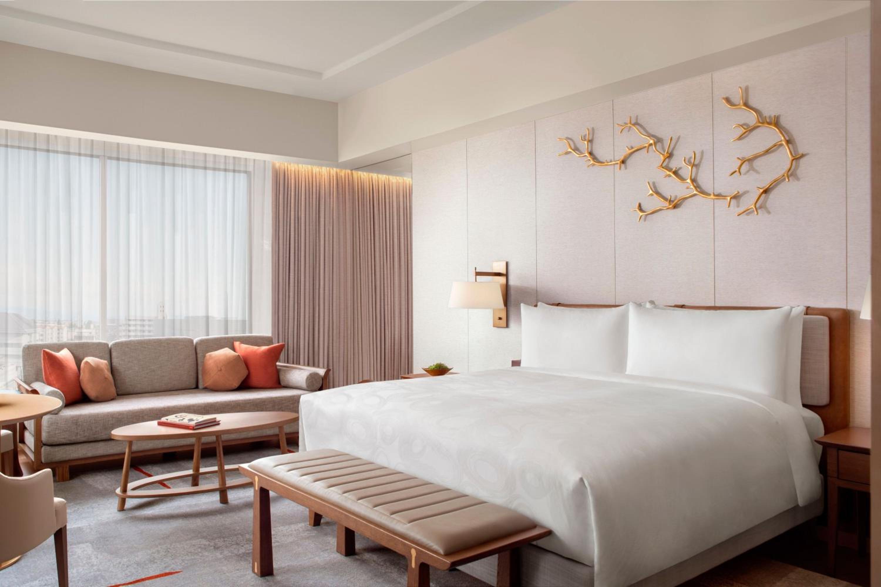 Griffin, Junior Suite, King Bed, City View, Sofa، JW Marriott Hotel Nara 2/6