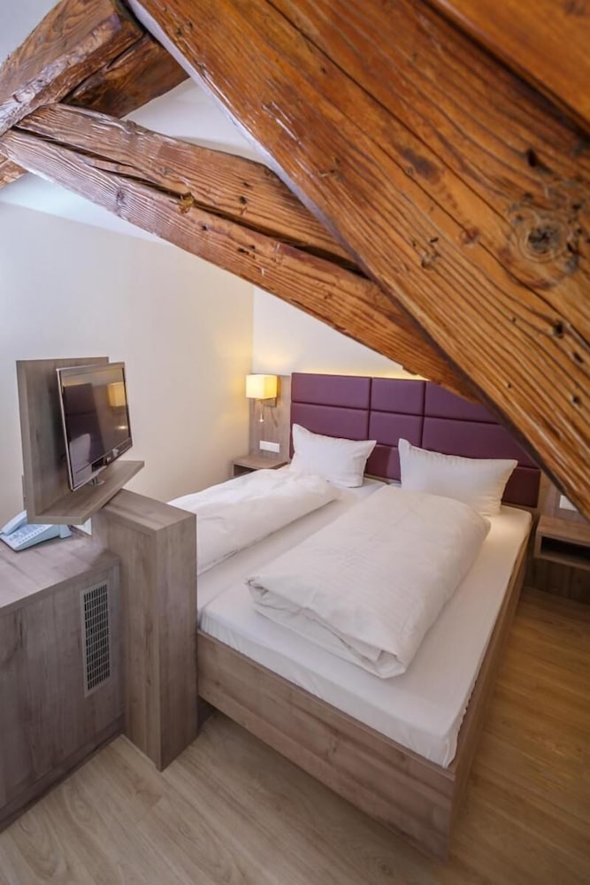Sternen Hotel and Restaurant 6/50