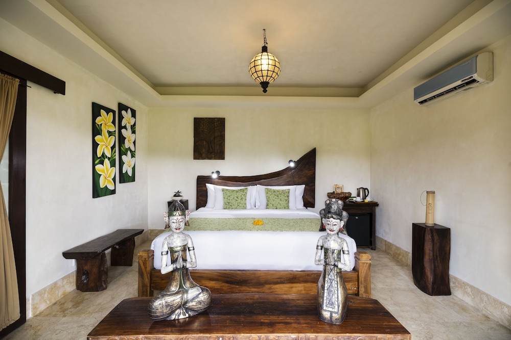 Grand, Deluxe, King Bed
