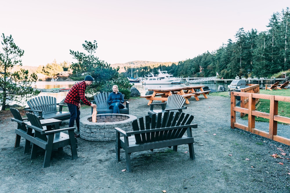 Snug Harbor Resort 22/32