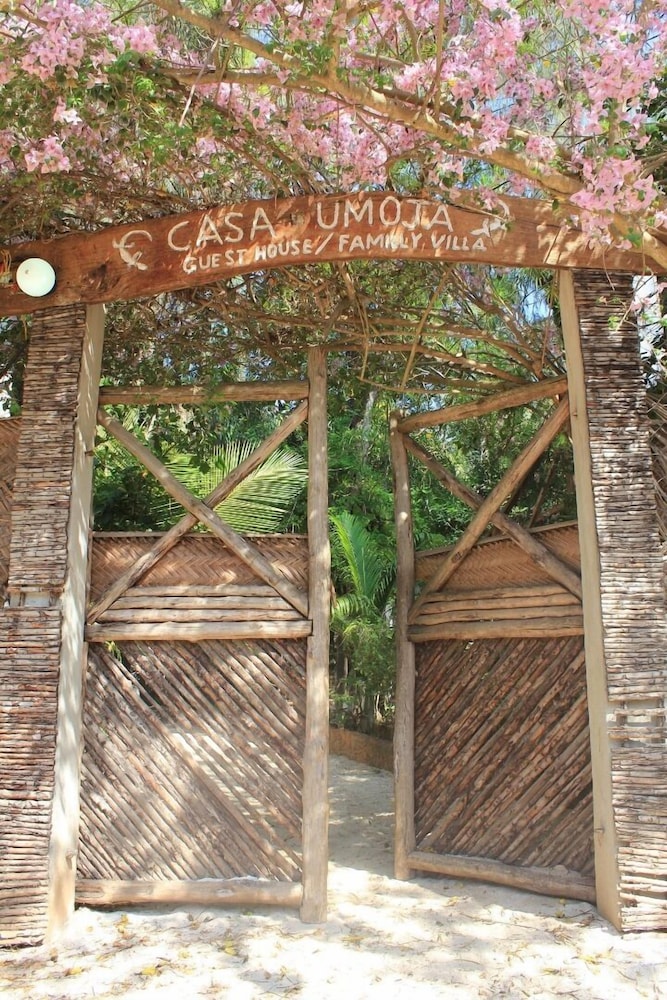 Casa Umoja Guesthouse 48/50