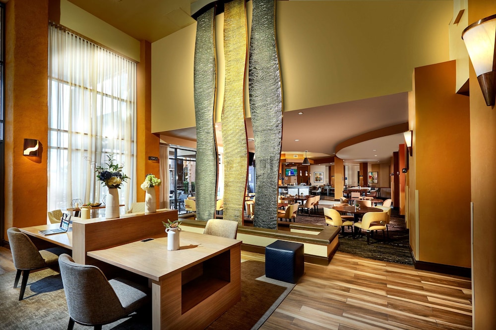 Embassy Suites by Hilton Phoenix Scottsdale 32/57