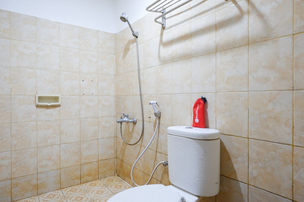RedDoorz Plus @ Hotel Srikandi Kendari 50/50