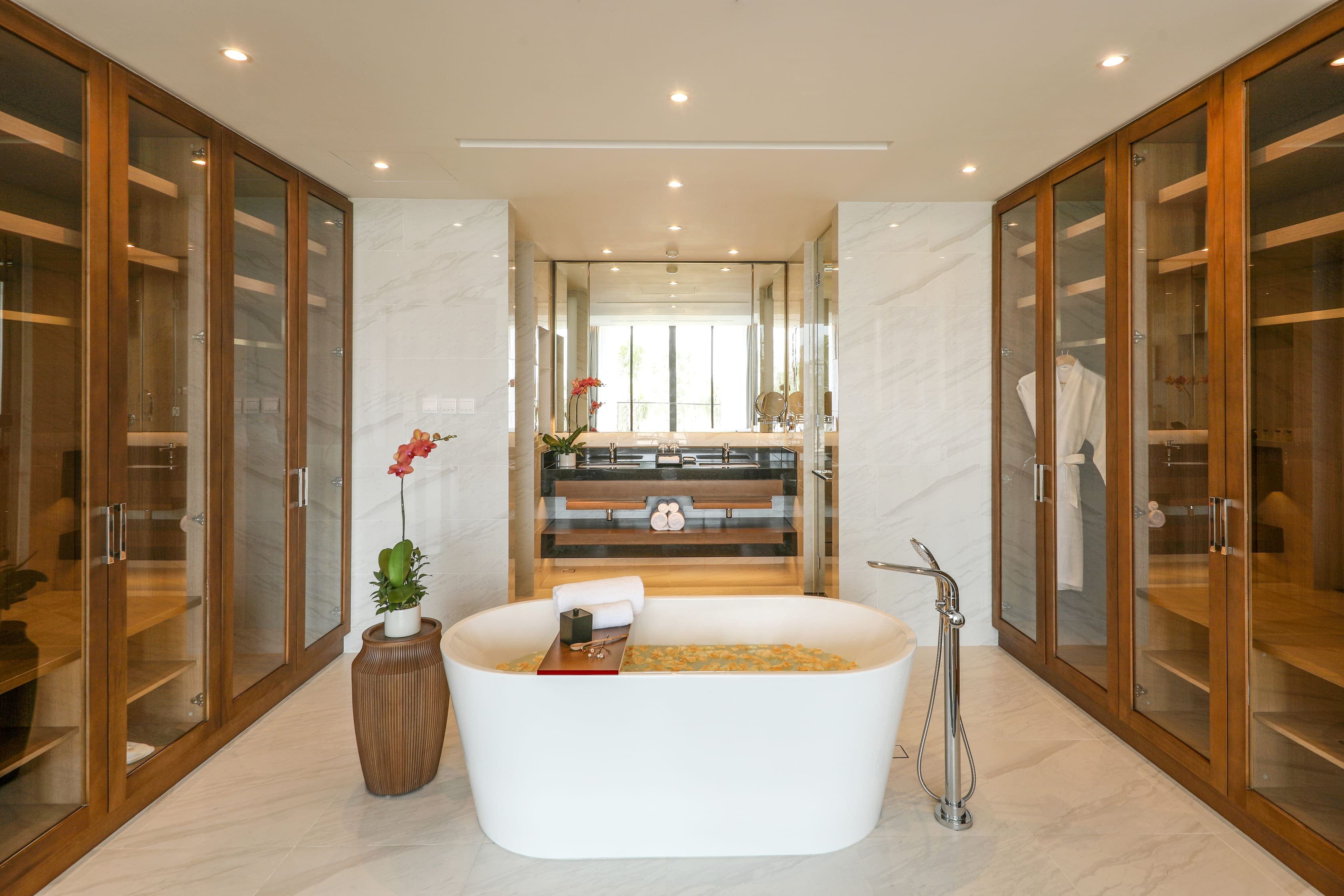 4 Bedrooms, Villa, Lake Side