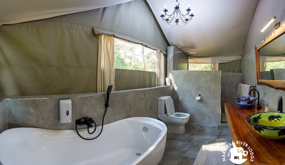 LUXURY, TENT