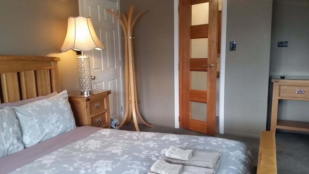 Designer Cottage 18/65