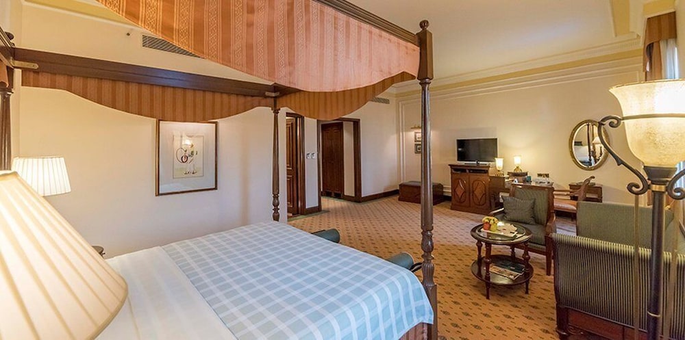 THE OBEROI GRAND 23/81