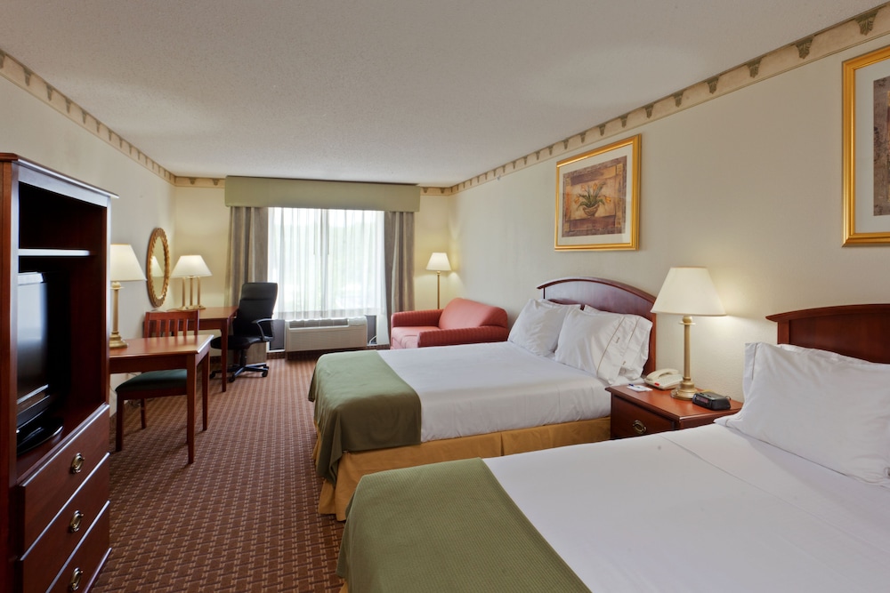 Holiday Inn Express & Suites North East 14/53