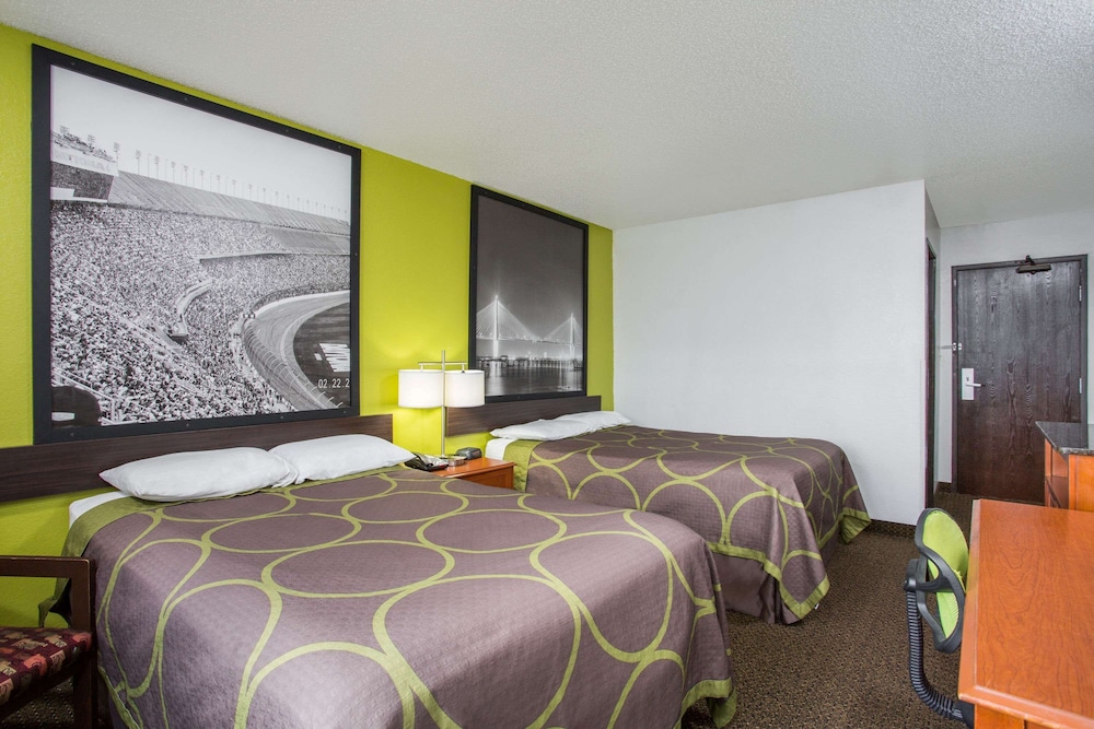 Super 8 by Wyndham Franklin 25/43