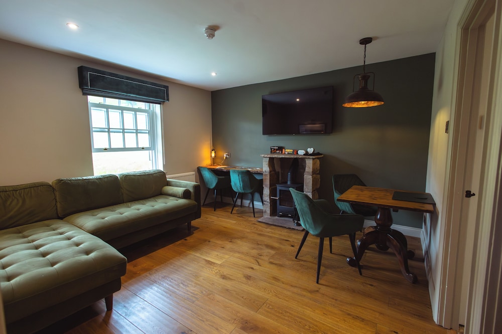 The Green Dragon Inn at Hardraw 26/50