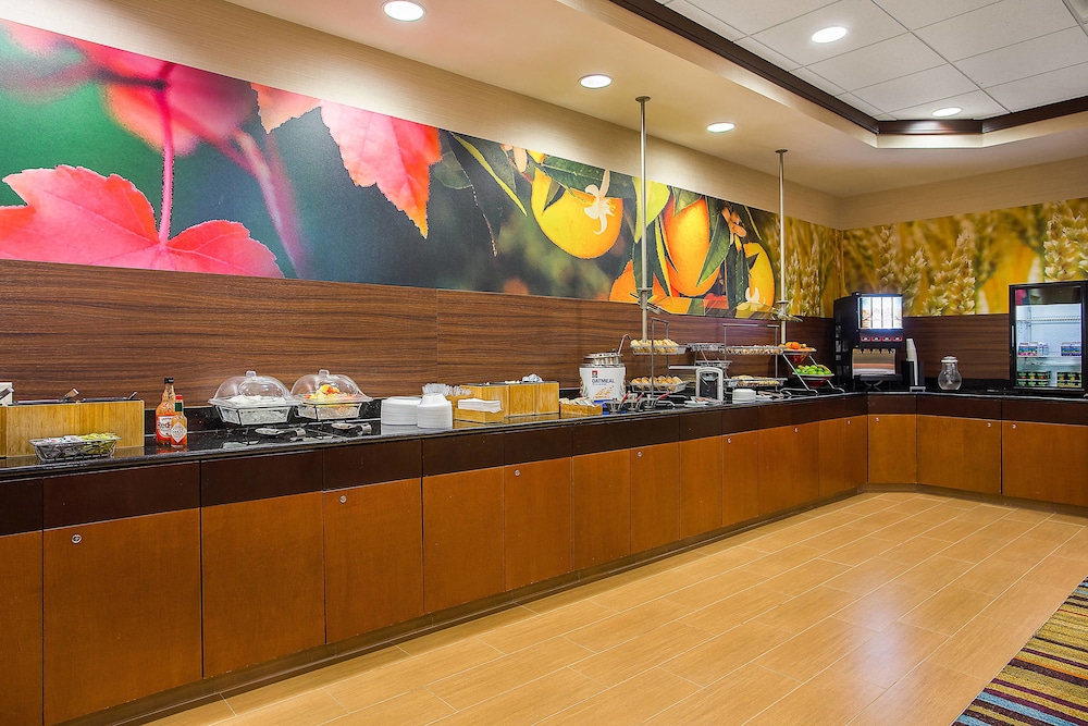 Fairfield Inn Suites By Marriott Louisville East 6/50