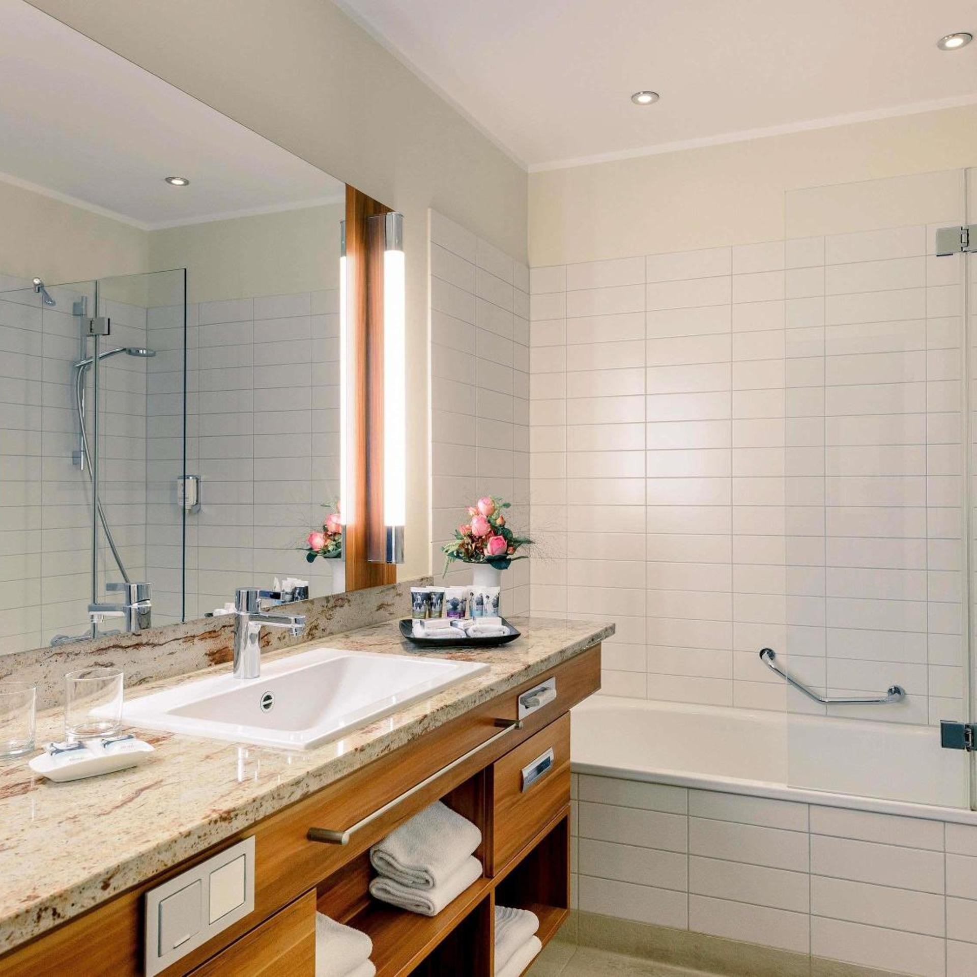غرفة بريفيليج بسرير كينج، Mercure Hotel Dusseldorf City Center 5/6