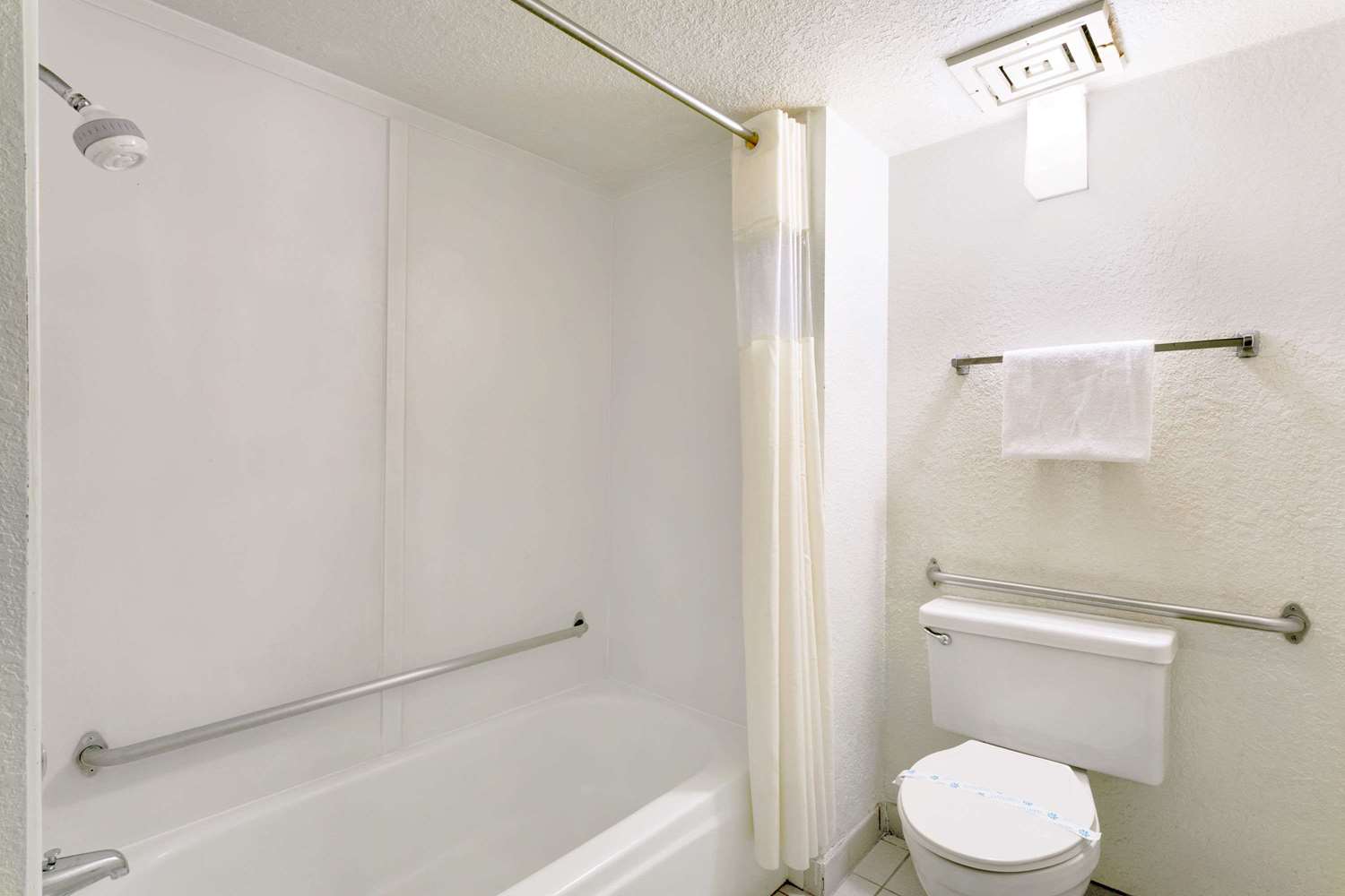 Days Inn & Suites By Wyndham Needles 30/30