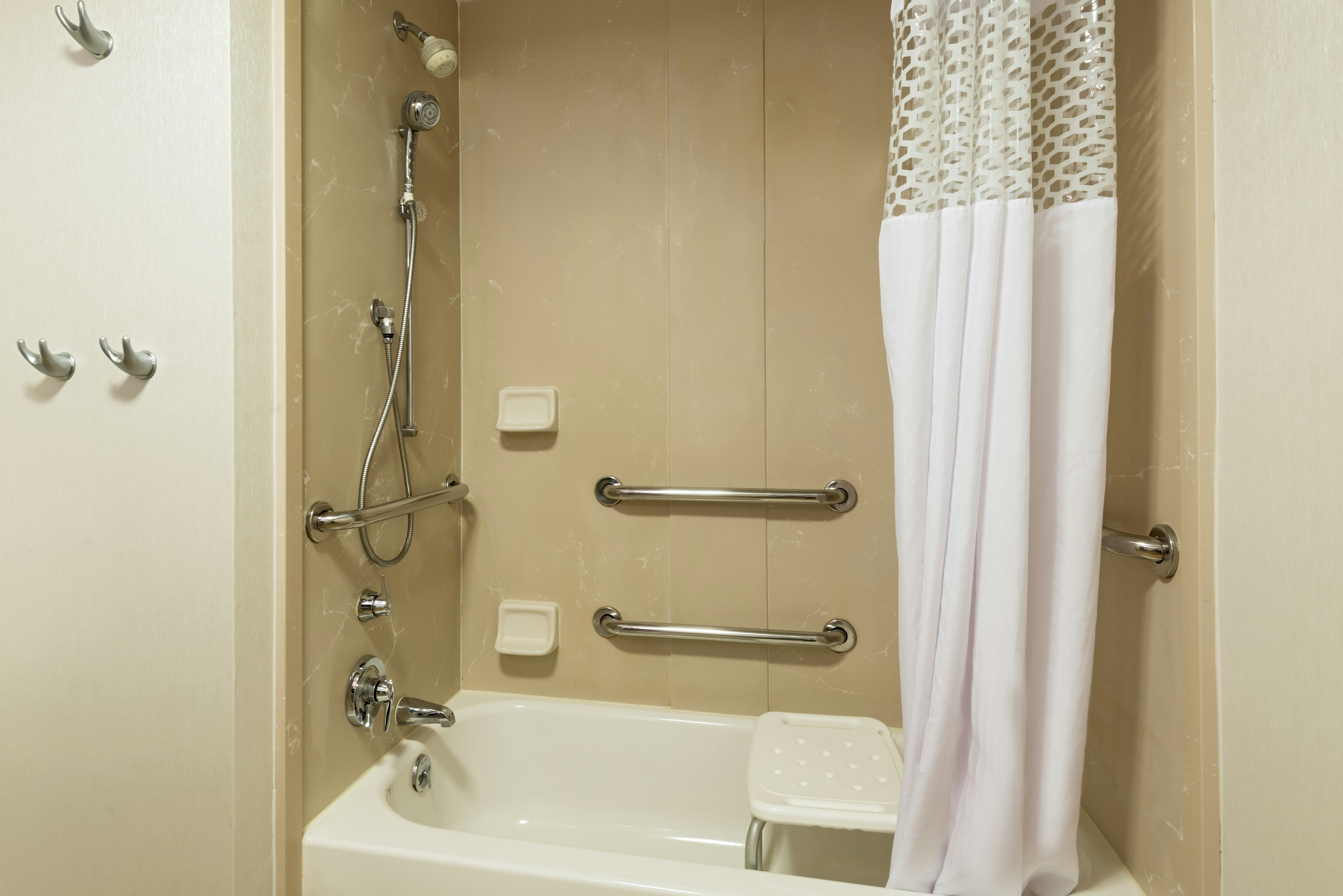 غرفة بسريرين كوين لذوي الإعاقة، Hampton Inn Coventry - Warwick Area 2/5