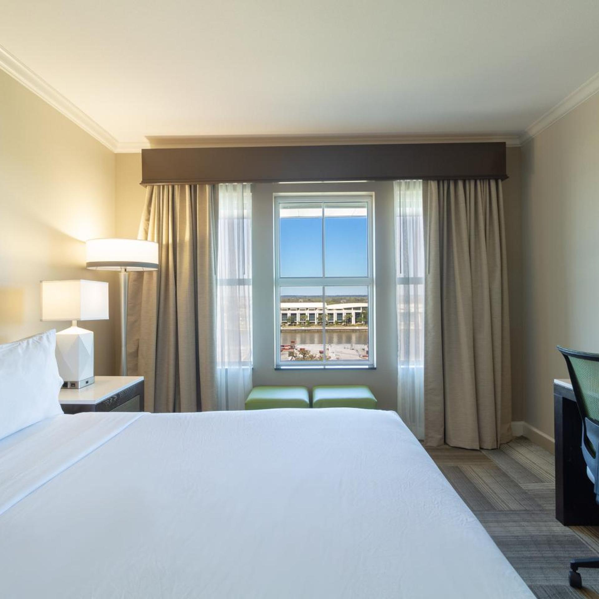 غرفة سوبيريور بسرير كينج، Holiday Inn Express Savannah Historic District 4/10