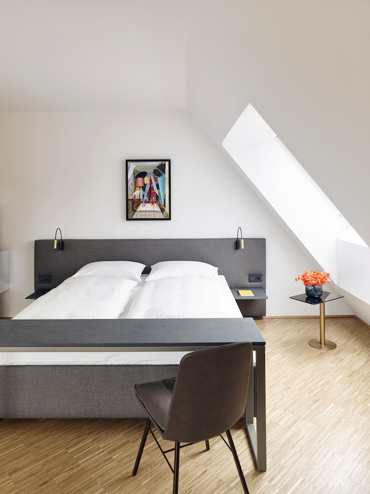 LendHotel 11/41