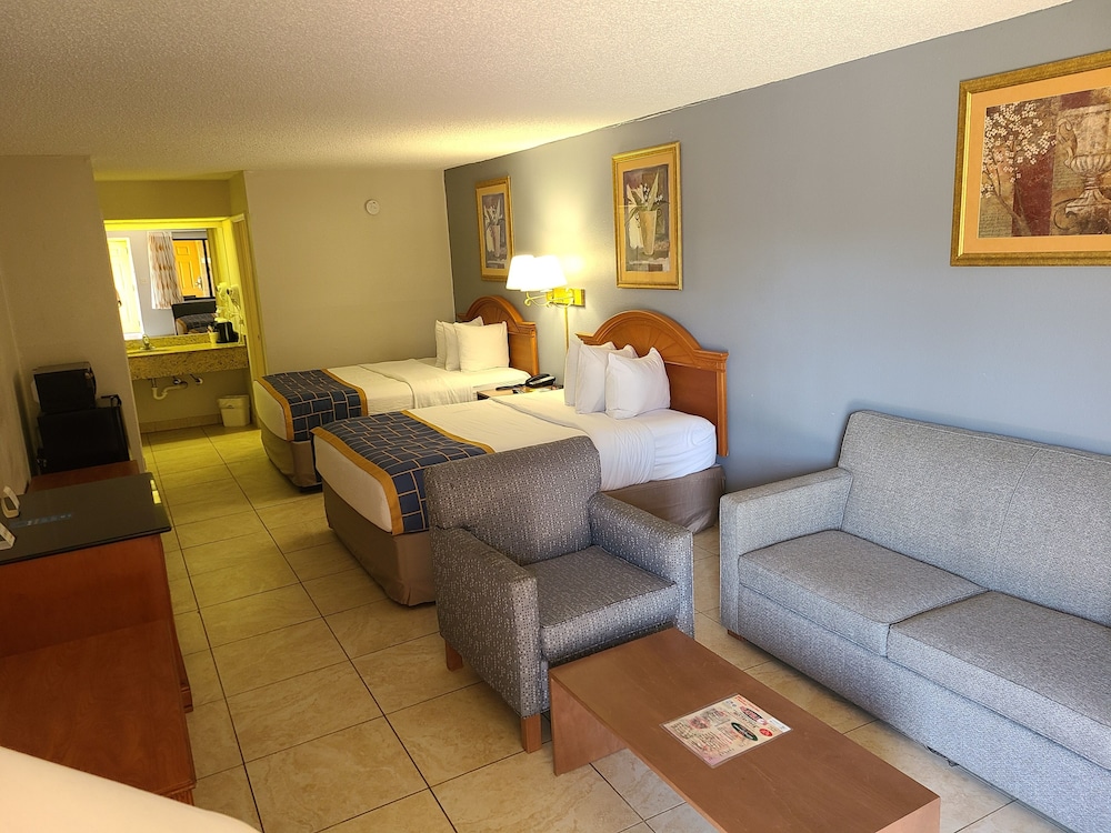 Quality Inn & Suites Orlando East - UCF Arena 35/43
