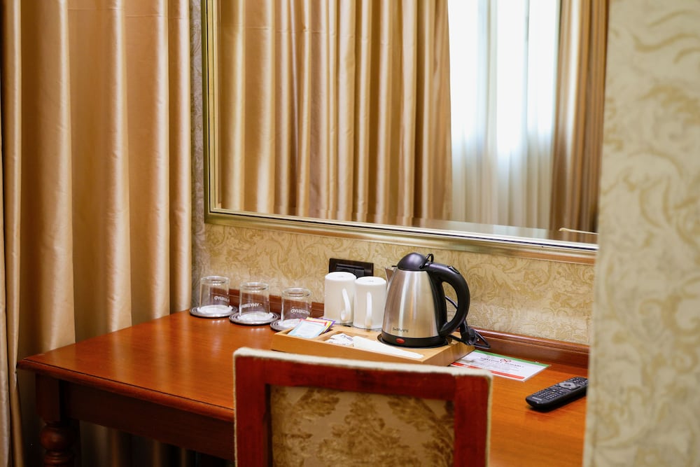غرفة قياسية ثلاثية بسرير مزدوج وسرير فردي، Grand Hotel & Spa Tirana 5/5