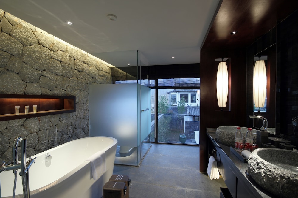 PULLMAN LIJIANG RESORT AND SPA 50/50