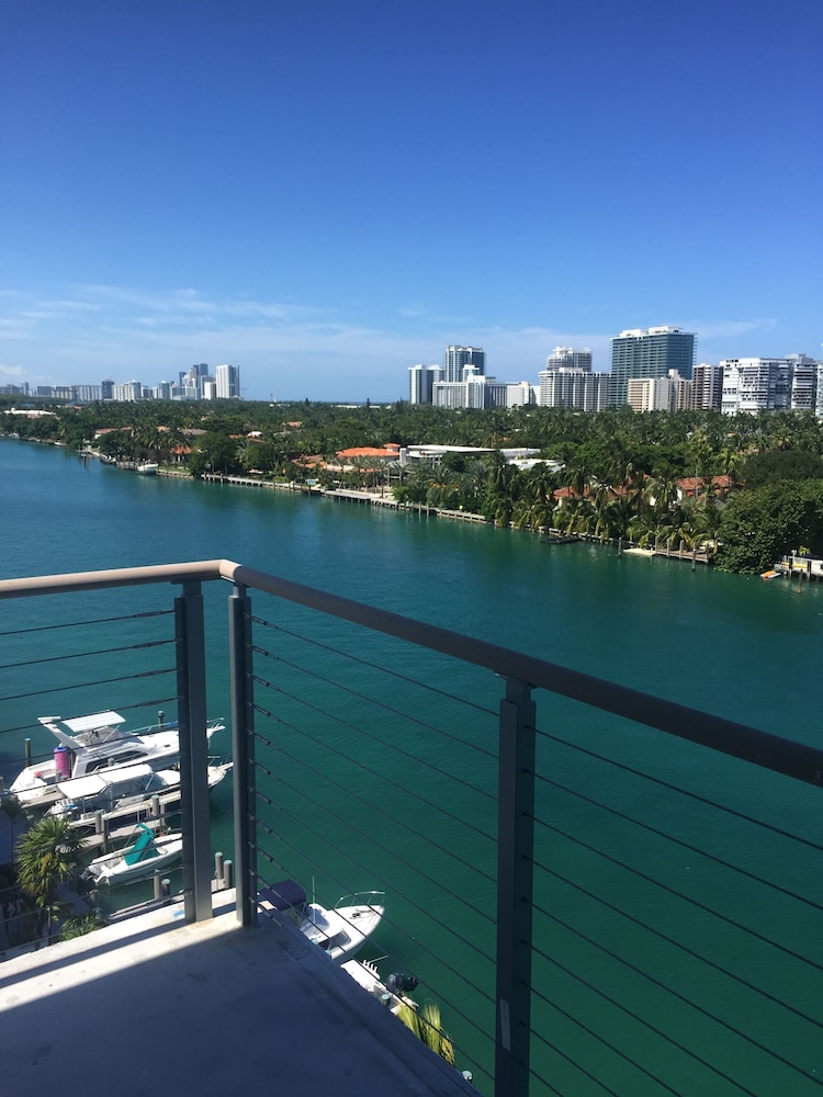 Grand Beach Hotel Bay Harbor 57/64