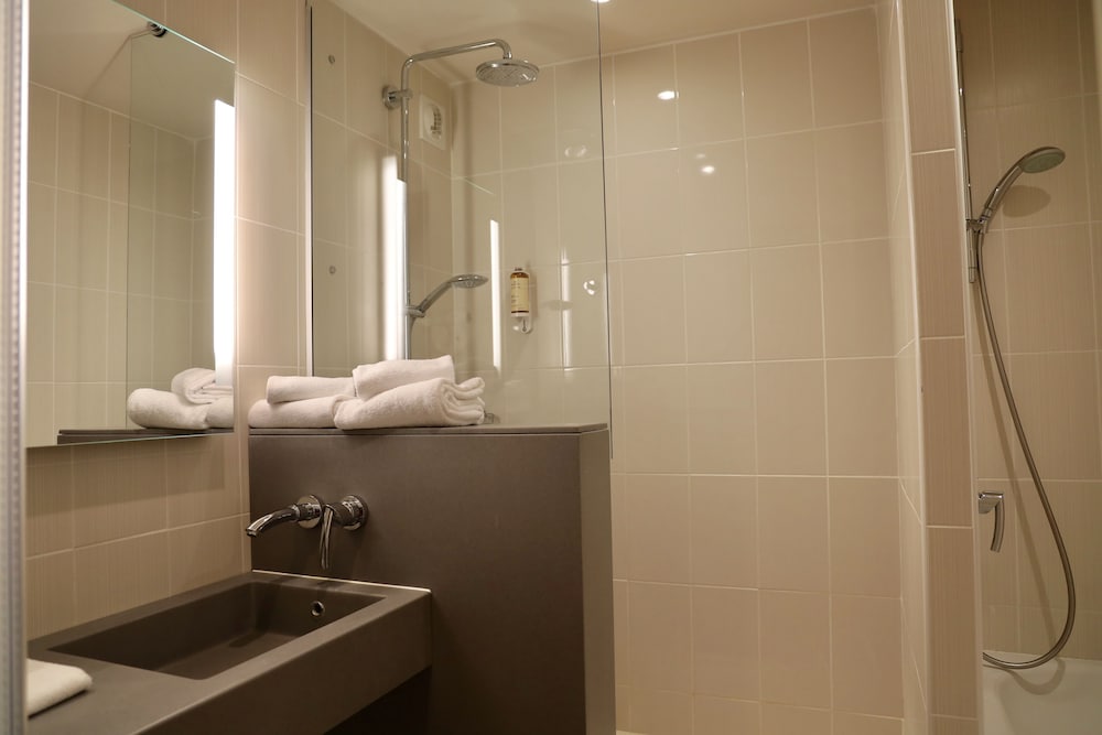 جناح بسرير كينج بشرفة مع أريكة، MERCURE AMIENS CATHEDRALE 4/7