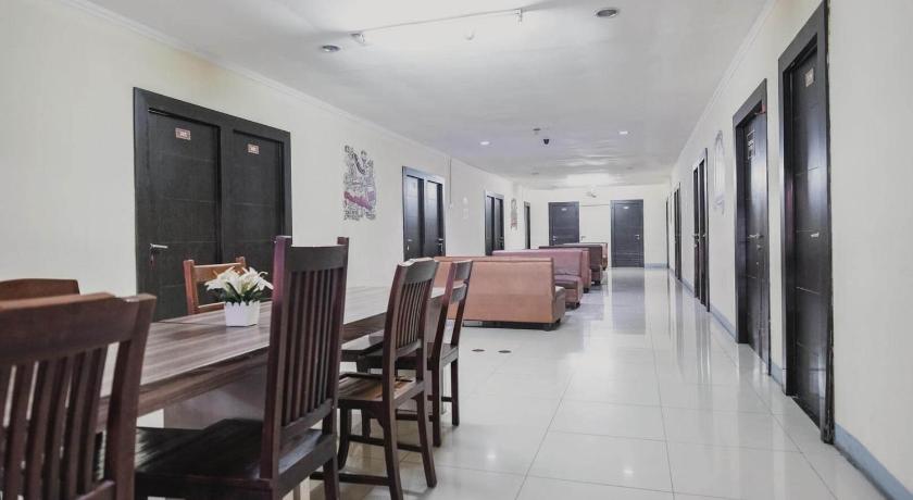 Reddoorz Near Itc Cempaka Mas 41/54