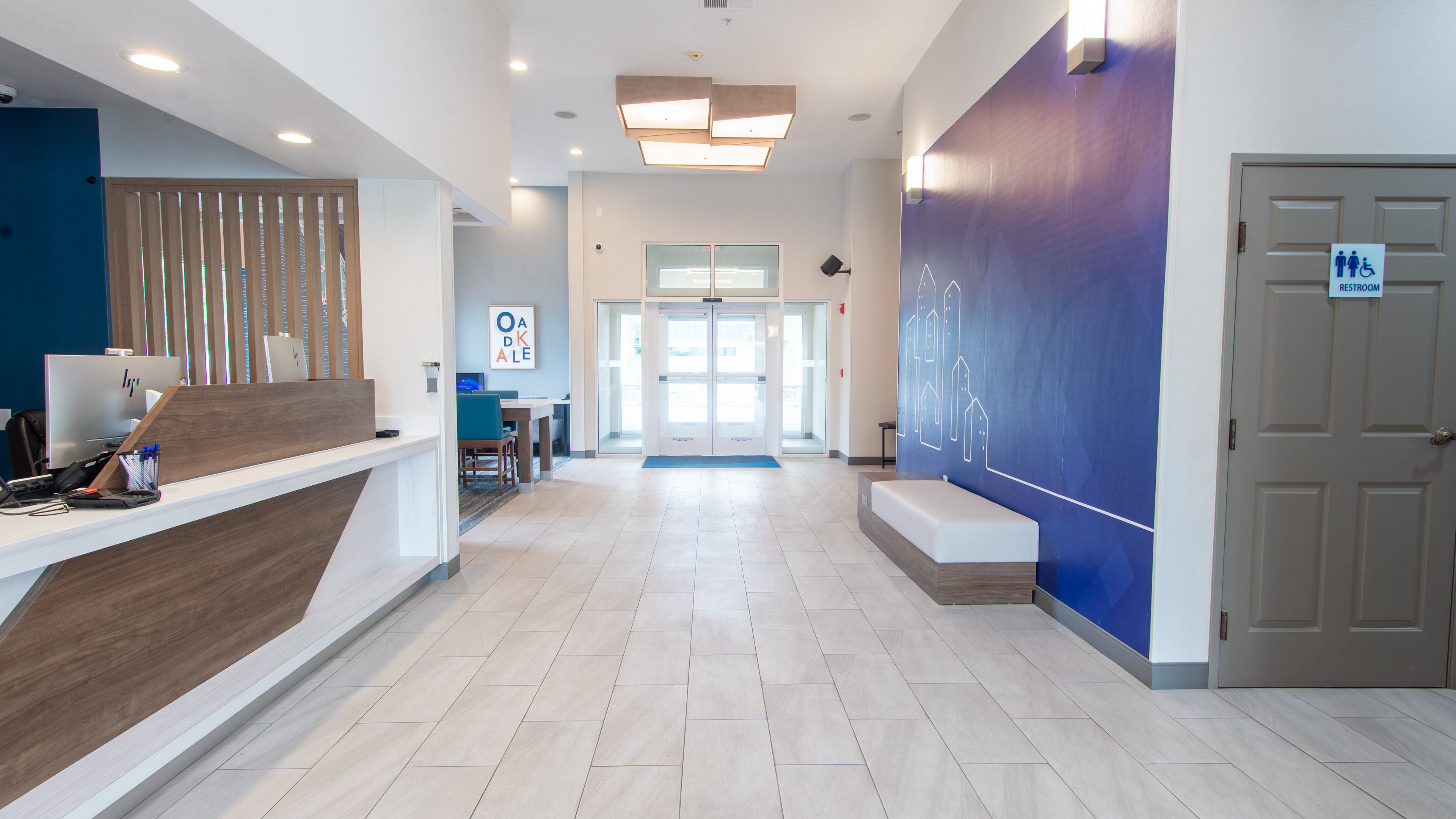 Holiday Inn Express Oakdale 24/72