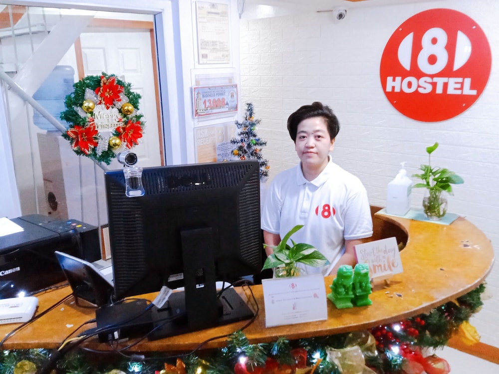 8Hostel 12/50