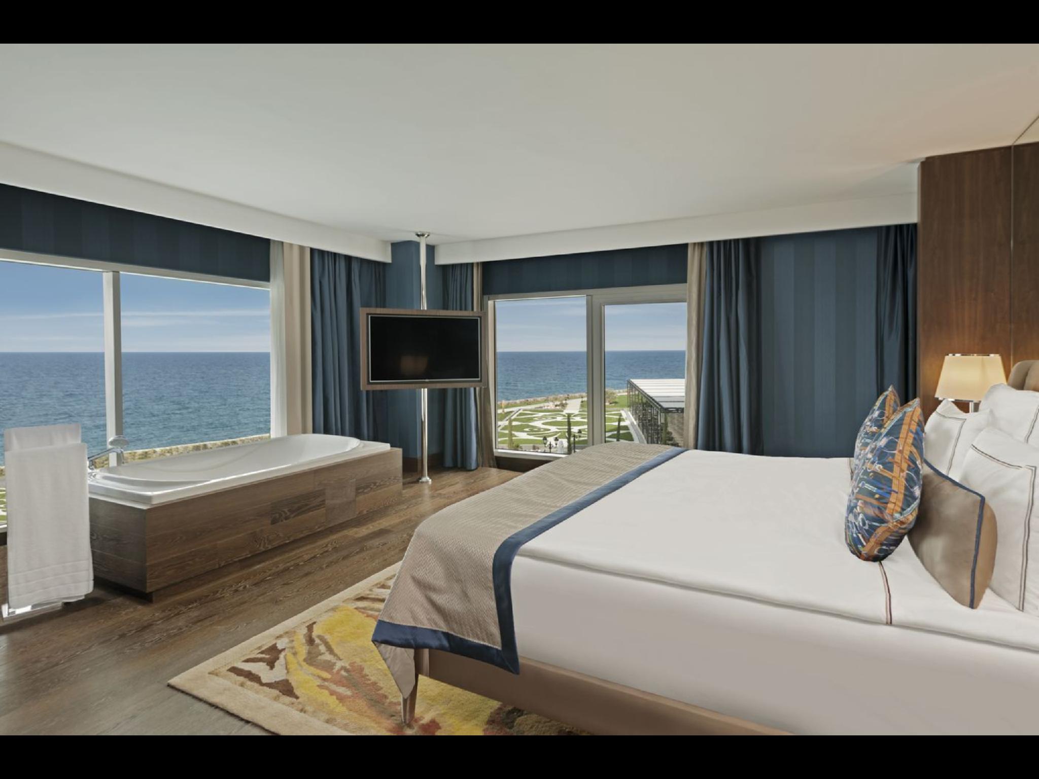 Royal, Swim Up, Spa, Suite, Sea View