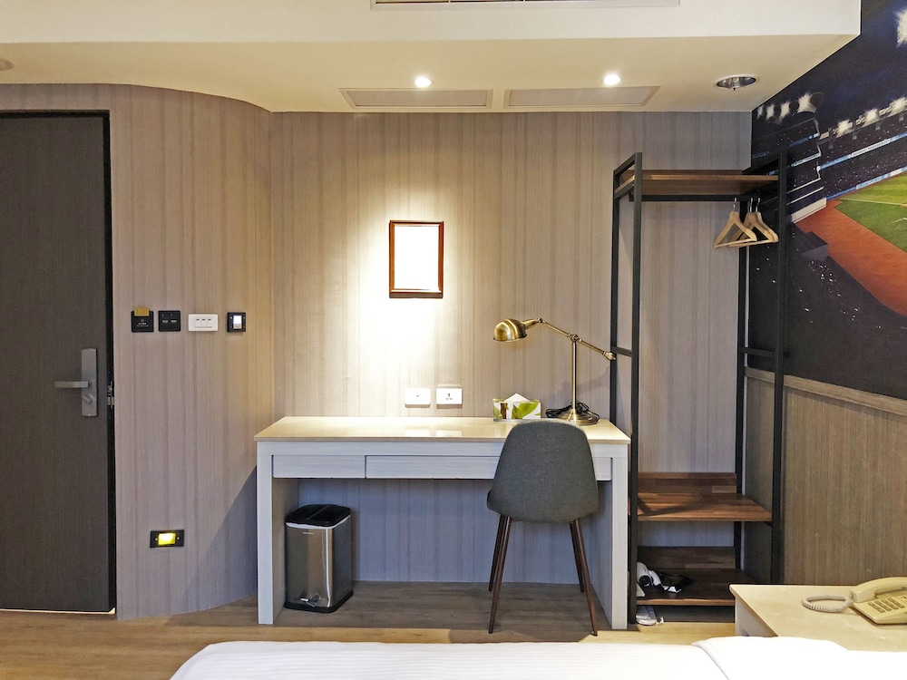 Kindness Hotel Lio He Ye Shi 11/50