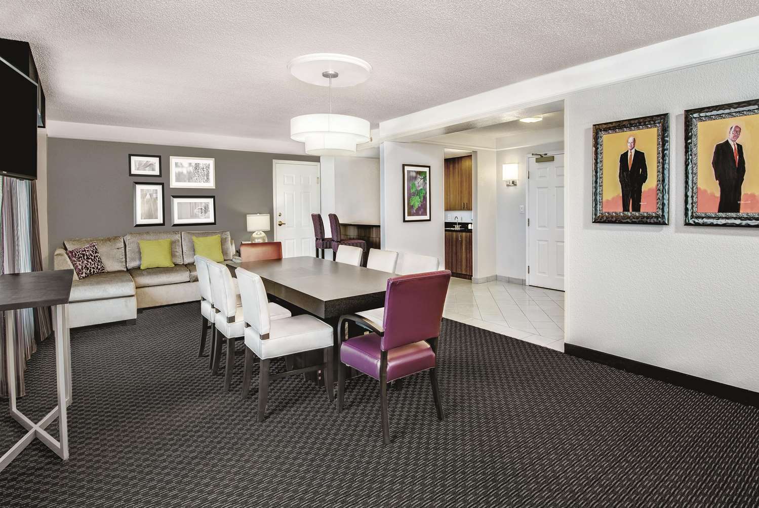 La Quinta Inn & Suites by Wyndham San Antonio Riverwalk 48/53