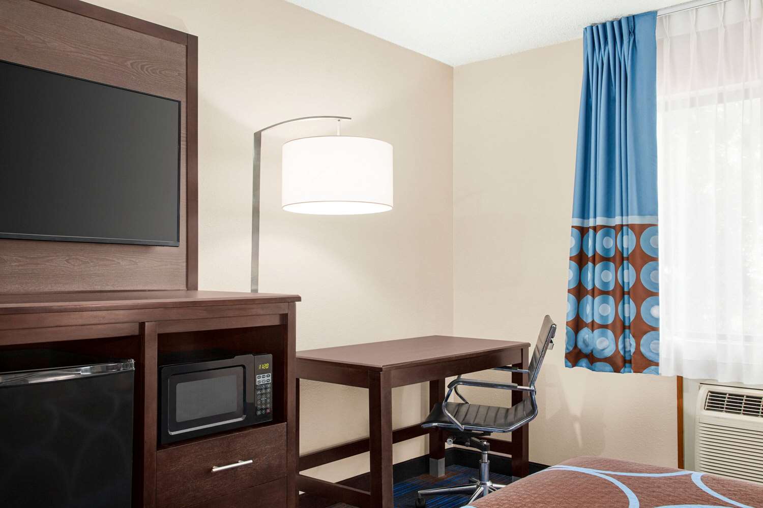 Super 8 by Wyndham Lenexa Overland Park/Mall Area 59/70