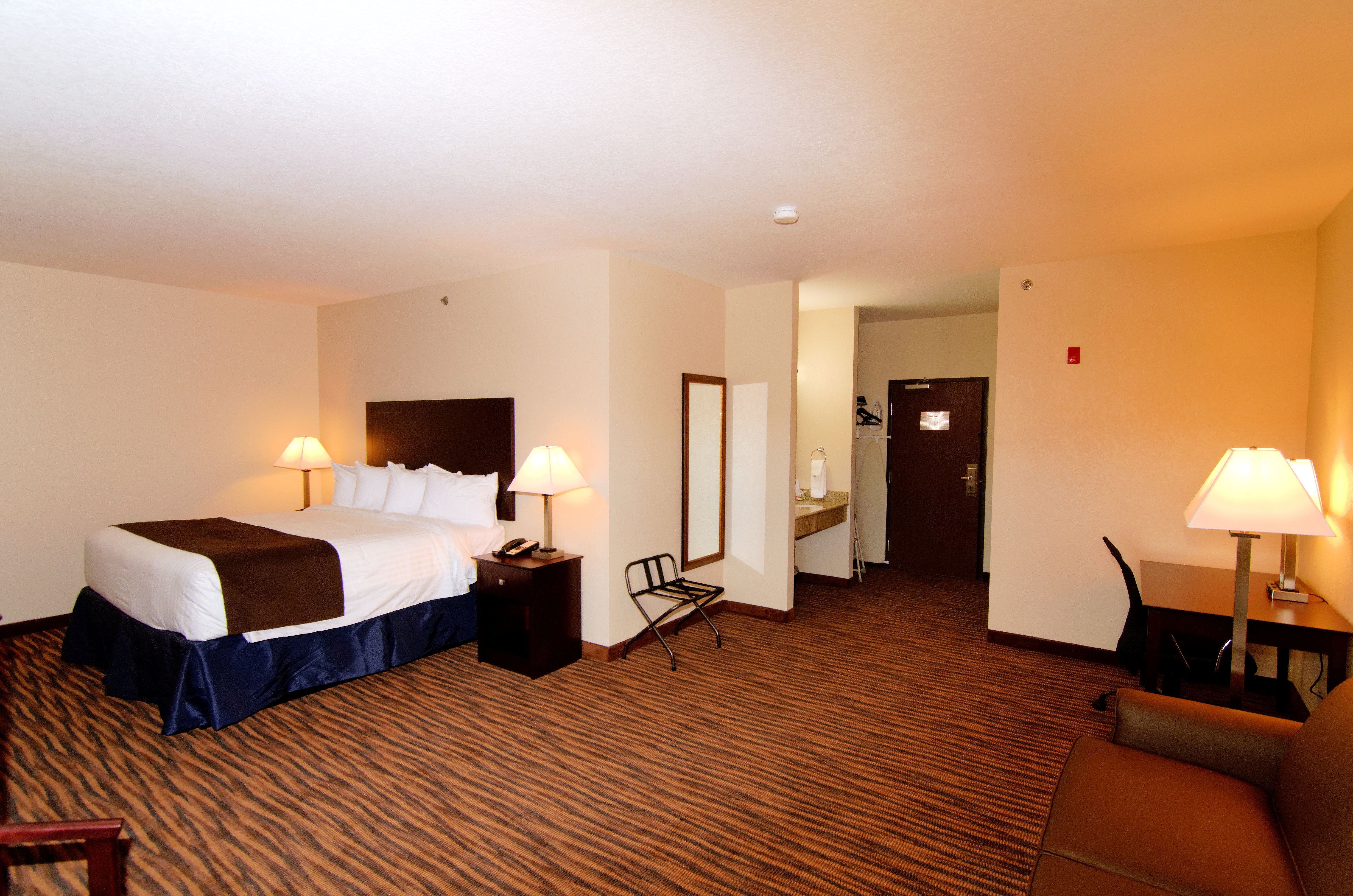 Boulders Inn Amp Suites Oak Ridge 8/50