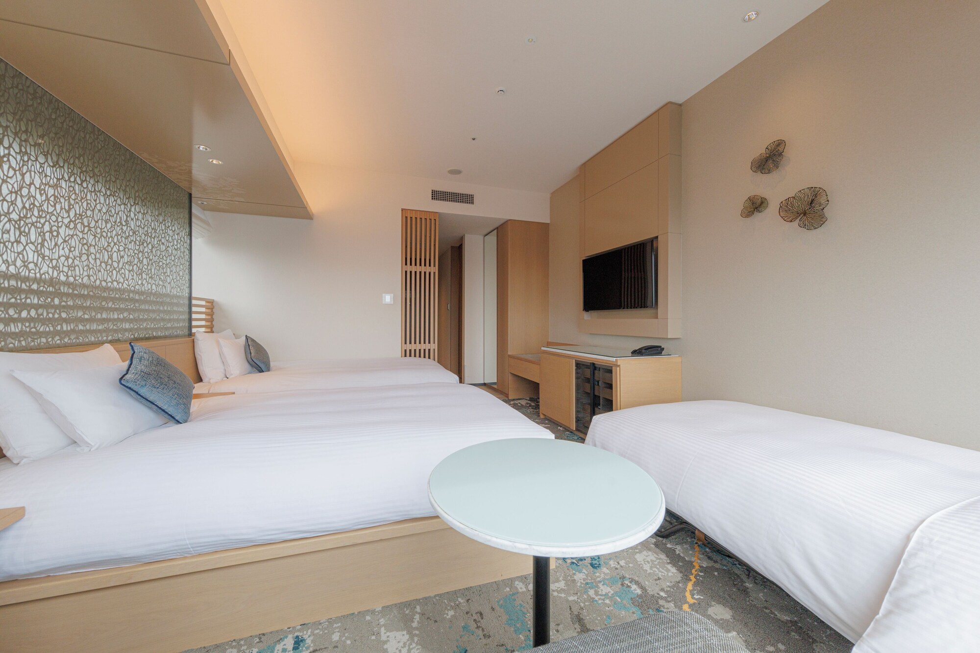 DELUXE, TWIN BEDS, CORNER