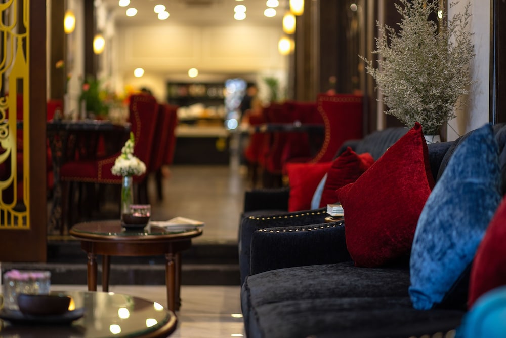 Flora Centre Hotel & Spa 60/70