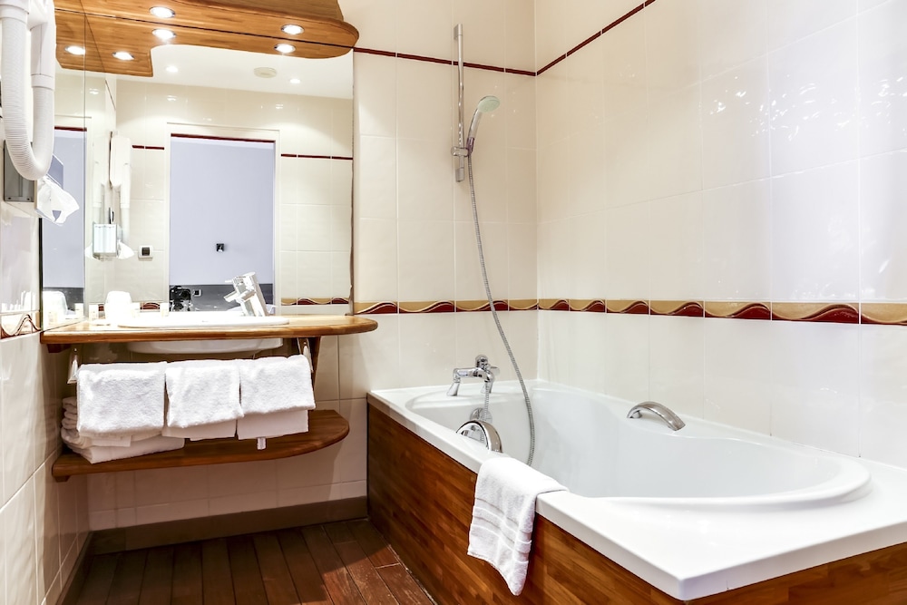 Kyriad Saint Malo Centre Plage 50/50