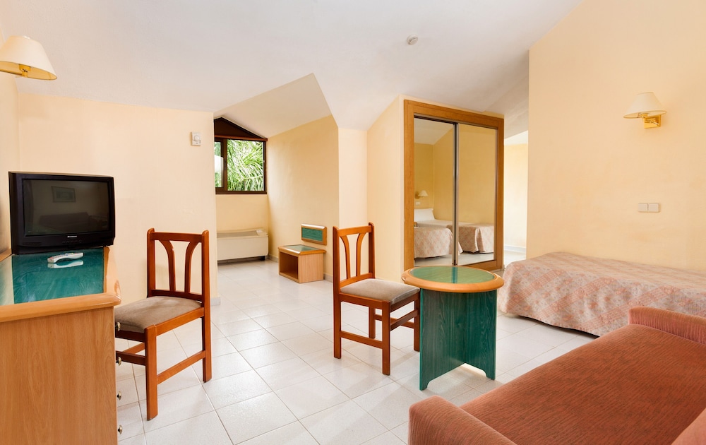 Hotel Parque San Antonio 53/75