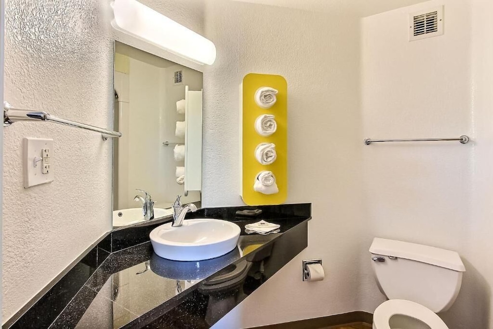 Motel6 Gilroy, CA 50/56