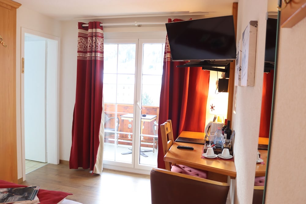 Grichting Hotel & Serviced Apartments 46/65