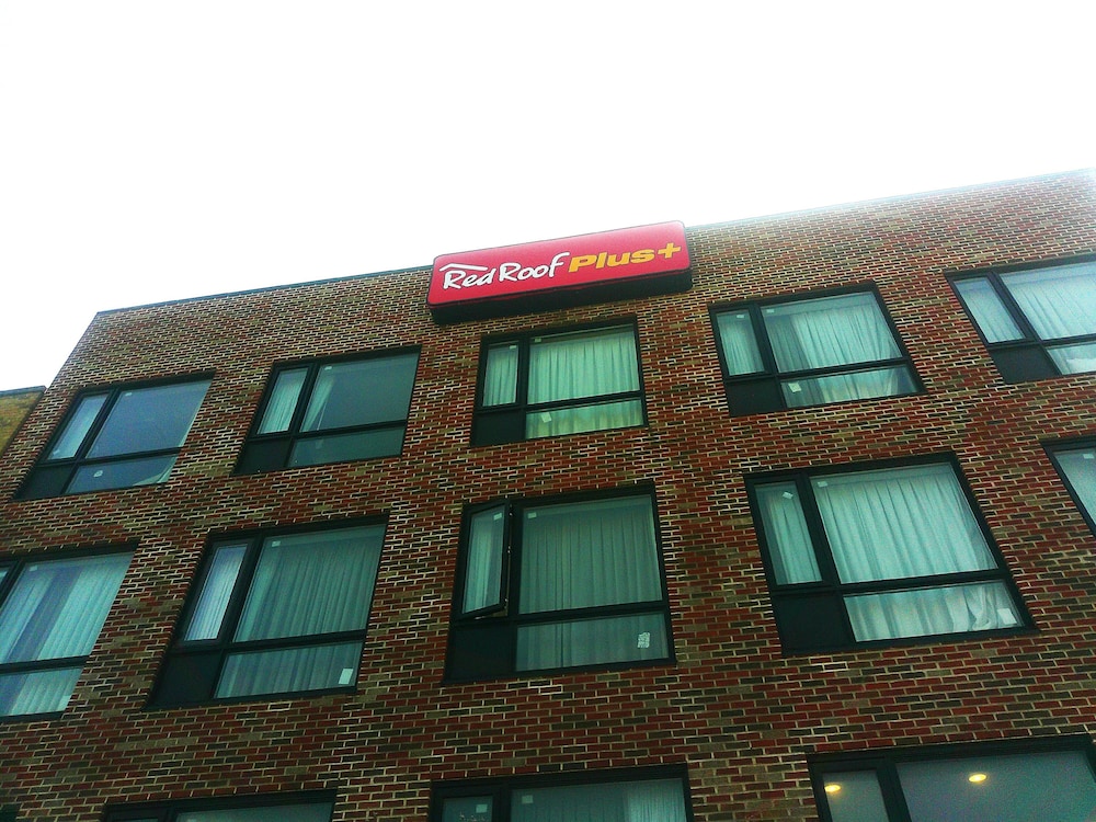 Red Roof PLUS Brooklyn - 3rd Ave image