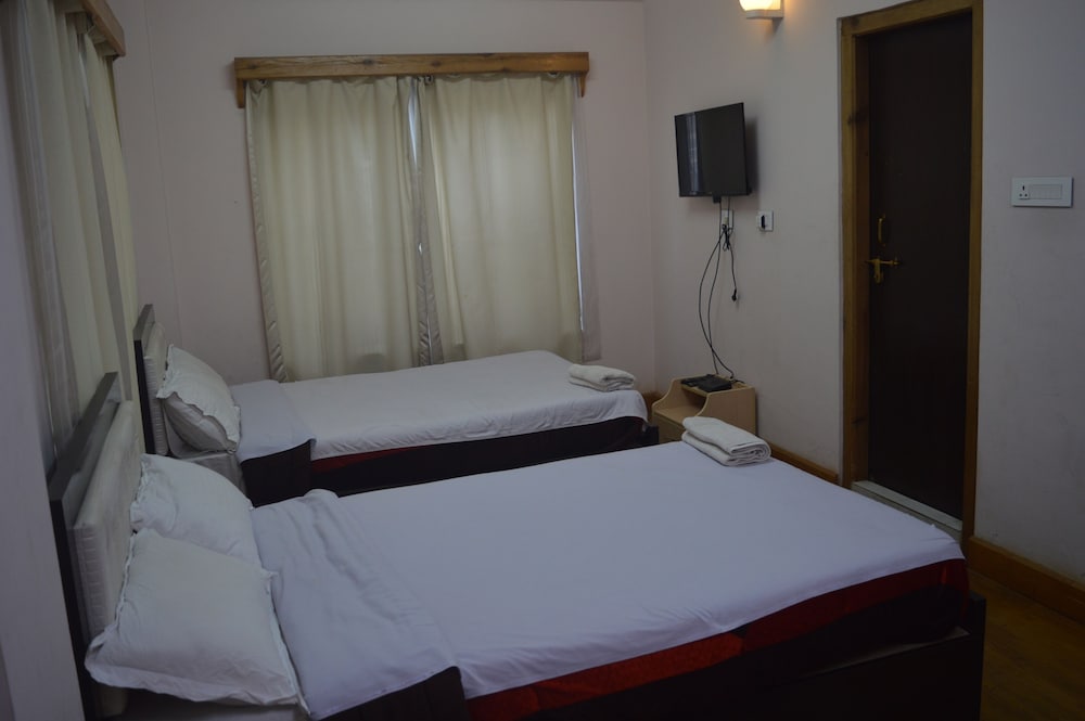 Bhutan Silverpine Resort 29/50