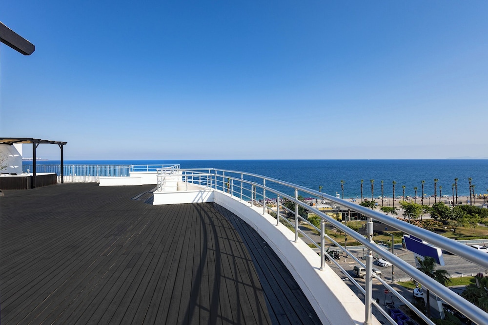 REO Hotel & Spa 64/69