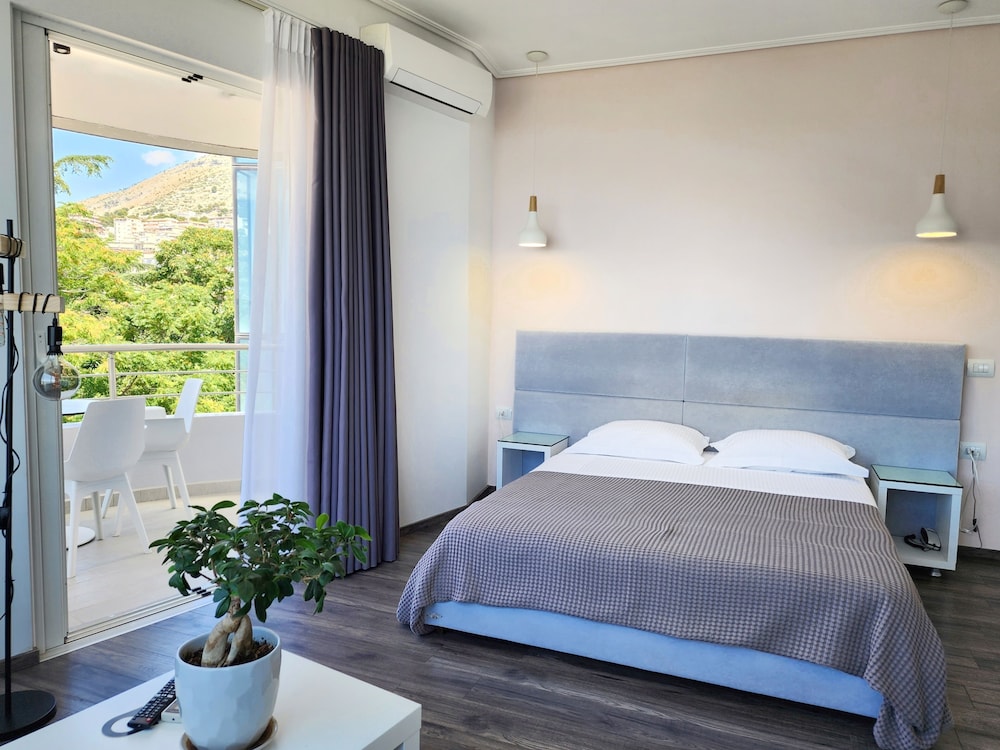 Hotel Joan 8/50