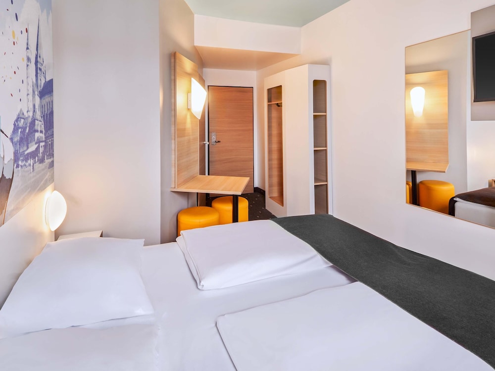 Room, Queen Bed