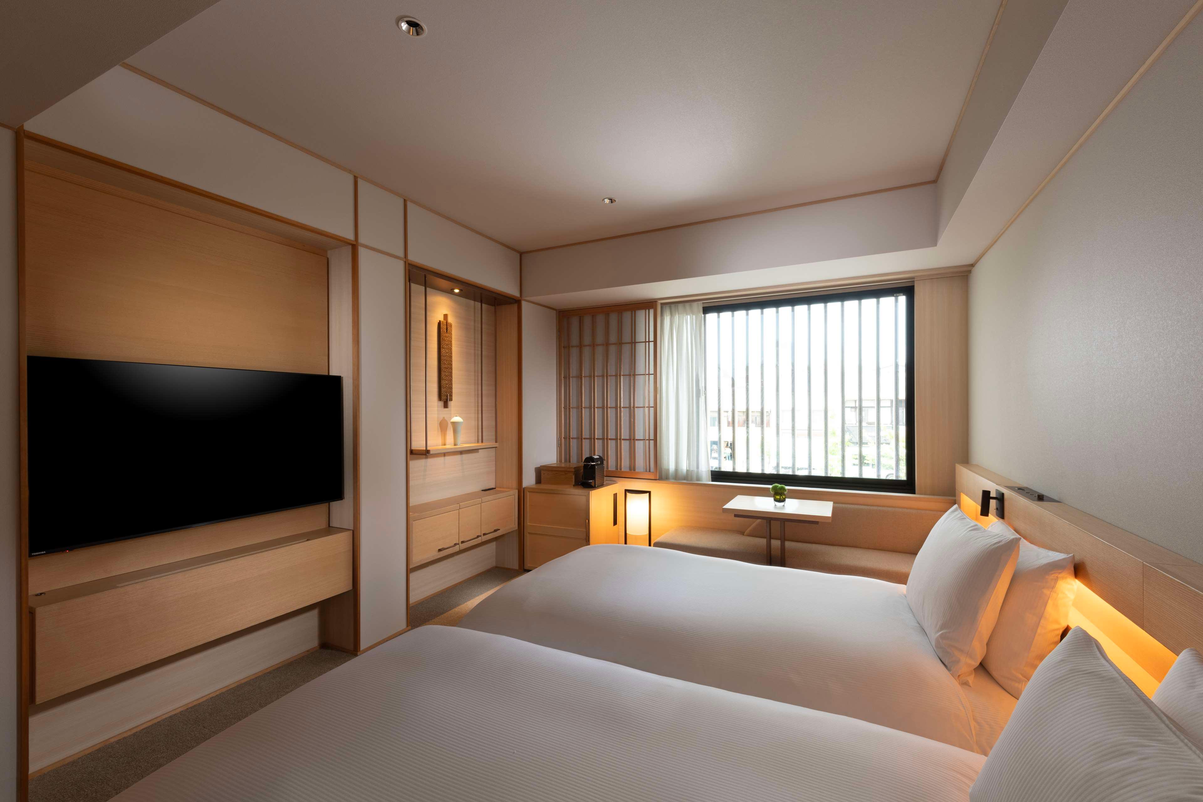 GUEST ROOM, TWIN BEDS