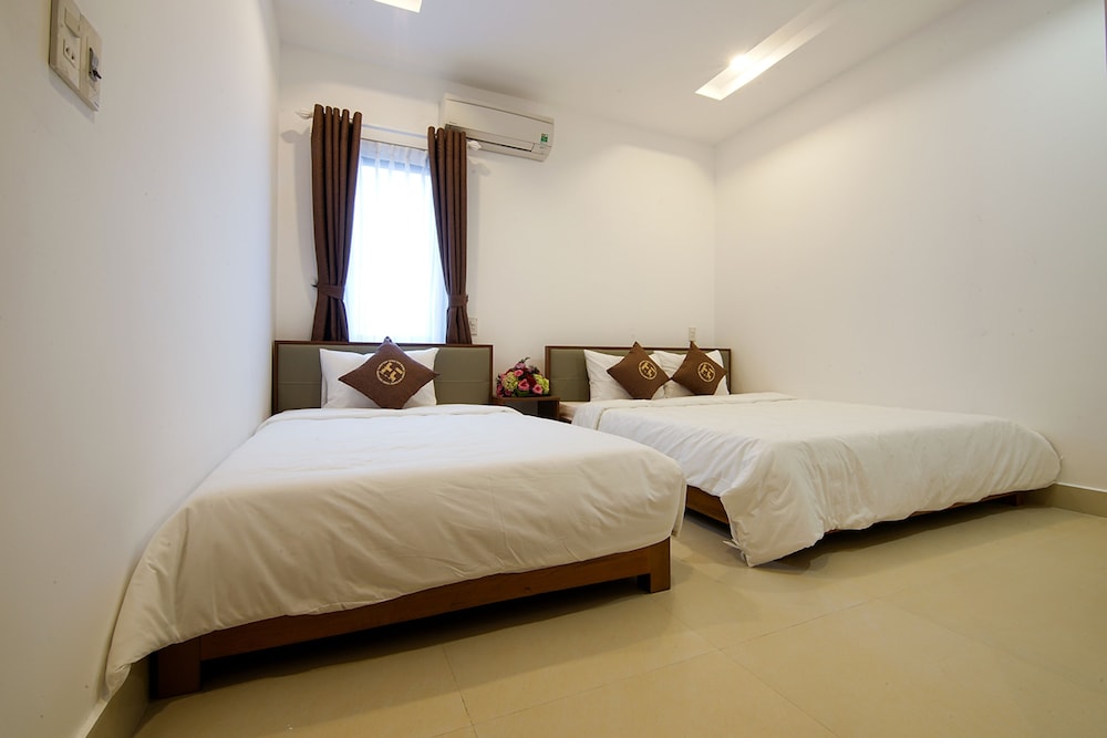 Poetic Hue Hotel 27/50