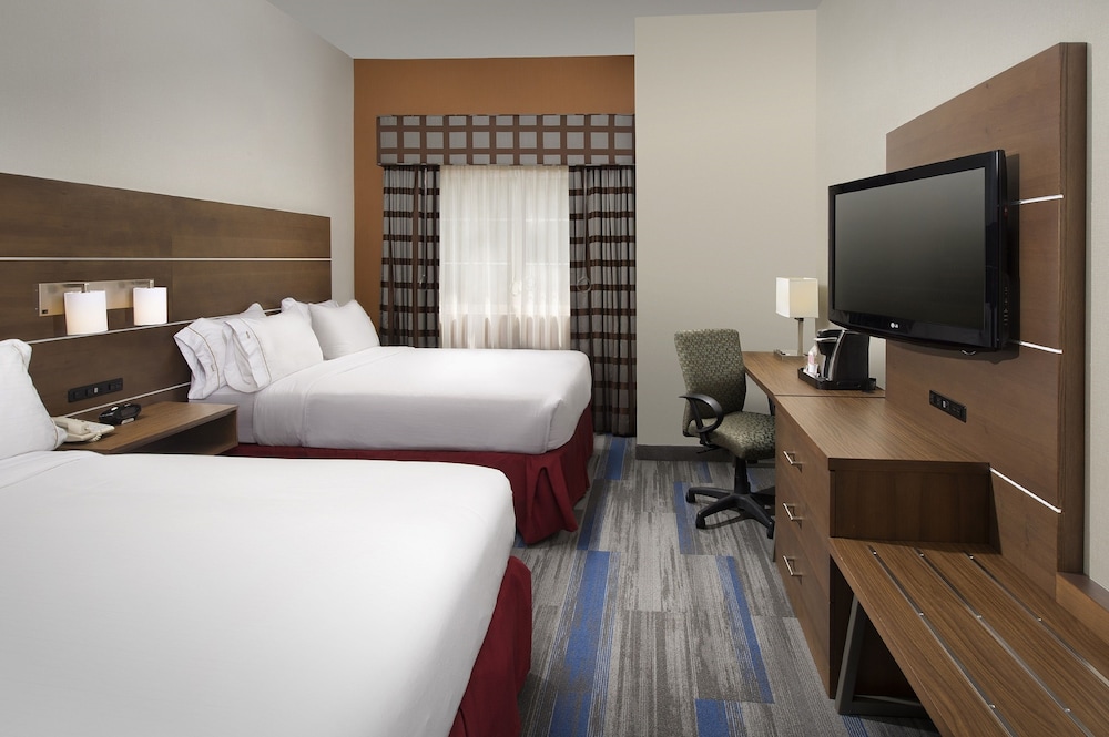 HOLIDAY INN EXPRESS & SUITES CHARLOTTESVILLE - RUCKERSVILLE 16/54