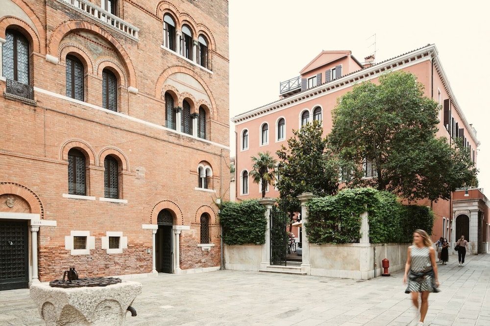 Palazzo Barocci Venezia 66/72